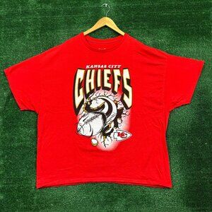 Kansas City Chiefs Spiral Throw Football T-Shirt Size XXL